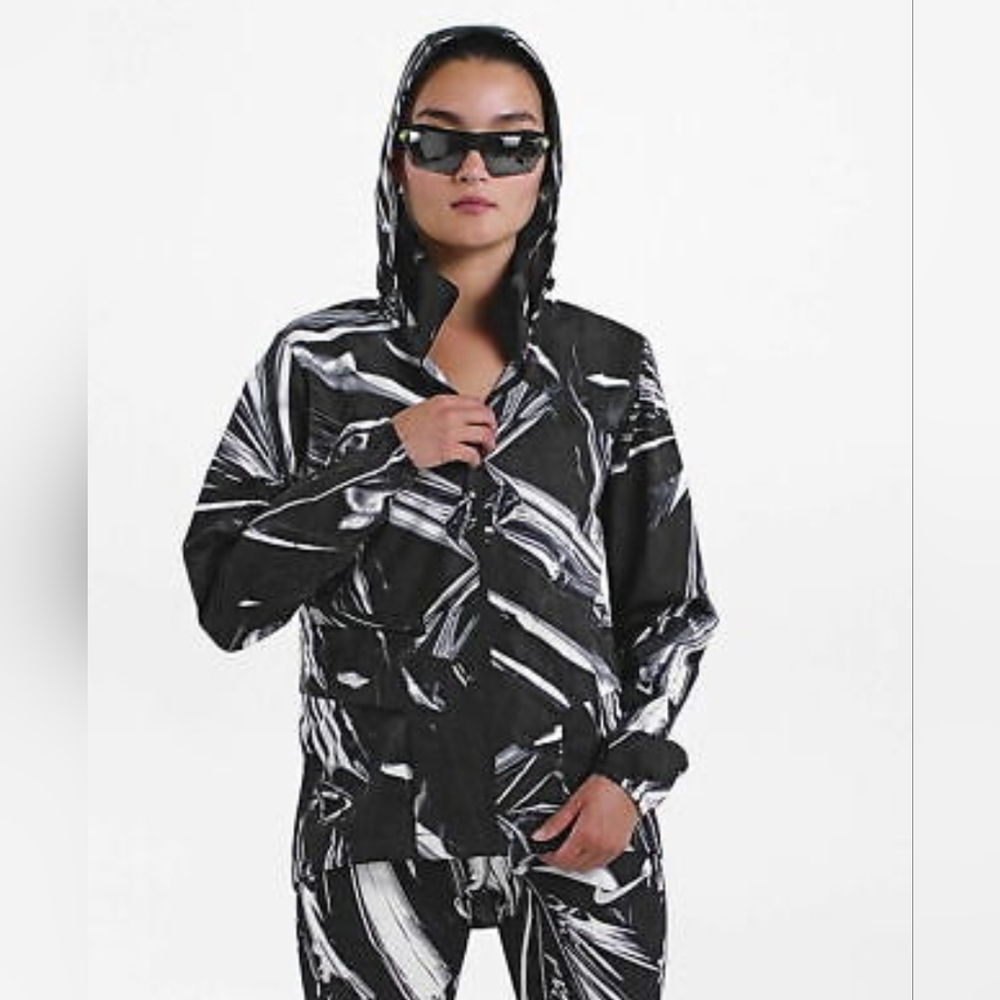 Nike Women's Shield Running Jacket Ghost Flash Pattern Full-Zip Hooded Size XS